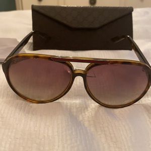 Women's Gucci aviator sunglasses